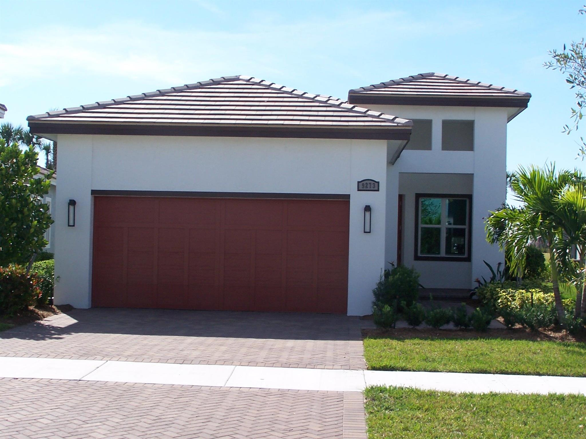 Brand new 2/2/2 + den Bella model. Has never been lived in. Located in PGA Village Verano. Light and bright. Resort style living.