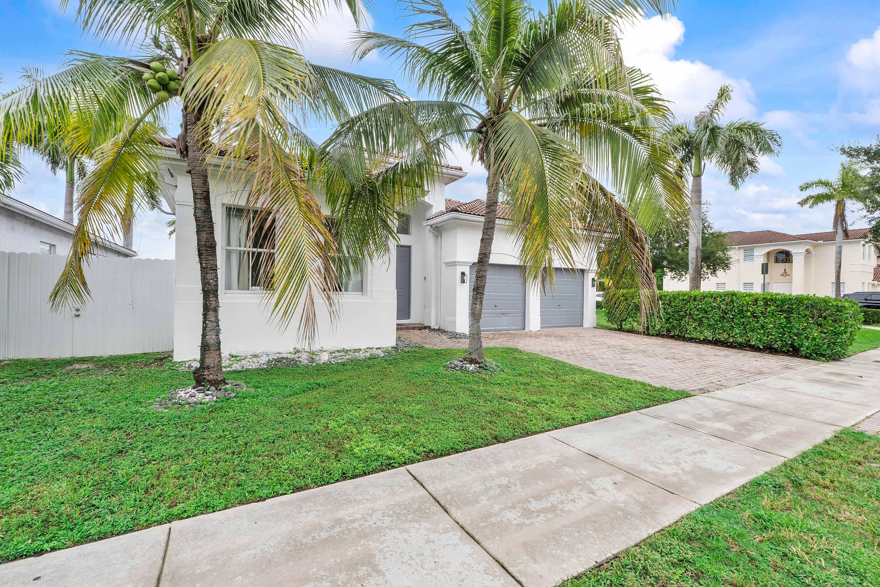 8911 NW 178th Lane