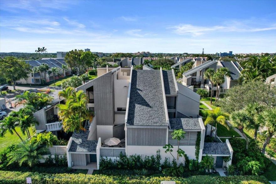 Walk to the Beach from this 1/1 in Jupiter Ocean & Racquet Club. Patio Home away fro the busy streets and parking lot. Ready to move, make it your own paradise. Close to grocery shopping and entertainment.