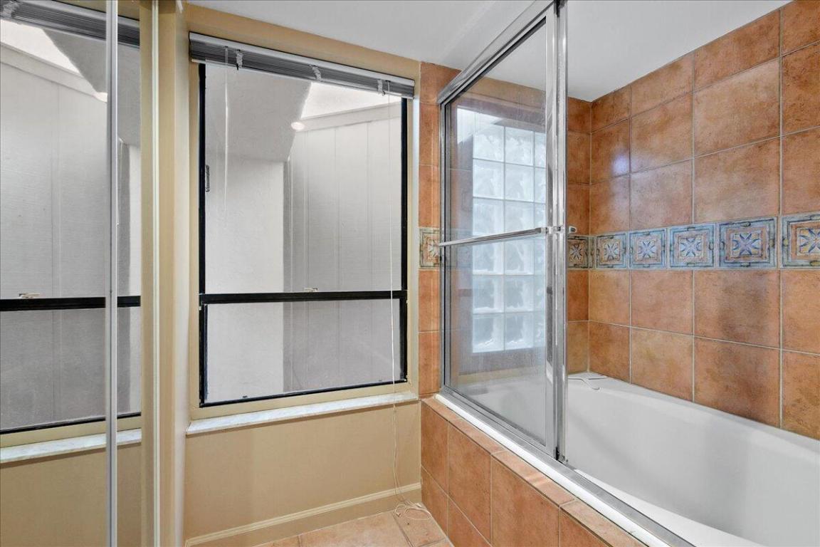 SEA LOFTERS CONDO - Residential