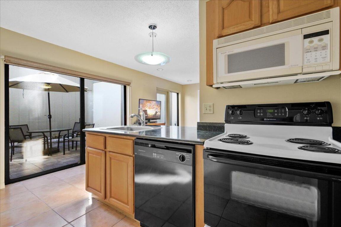 SEA LOFTERS CONDO - Residential