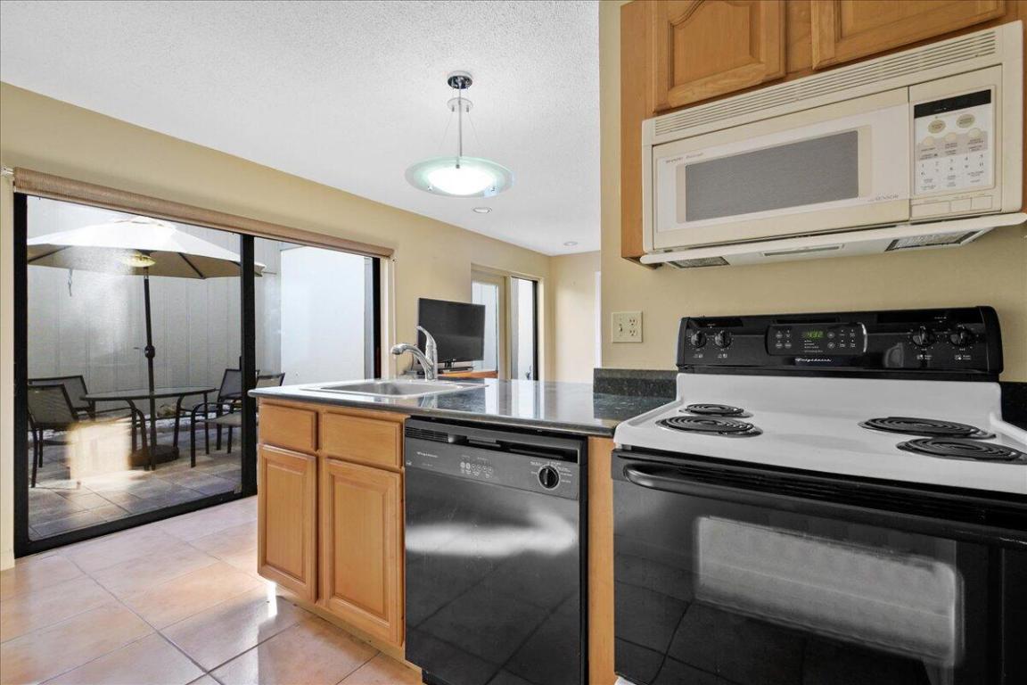 SEA LOFTERS CONDO - Residential
