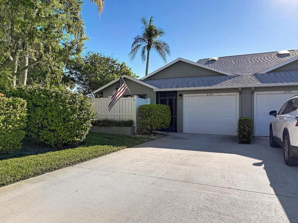 Photo of 6796 SE Yorktown Drive, Hobe Sound, FL 33455 (MLS # R11140996)
