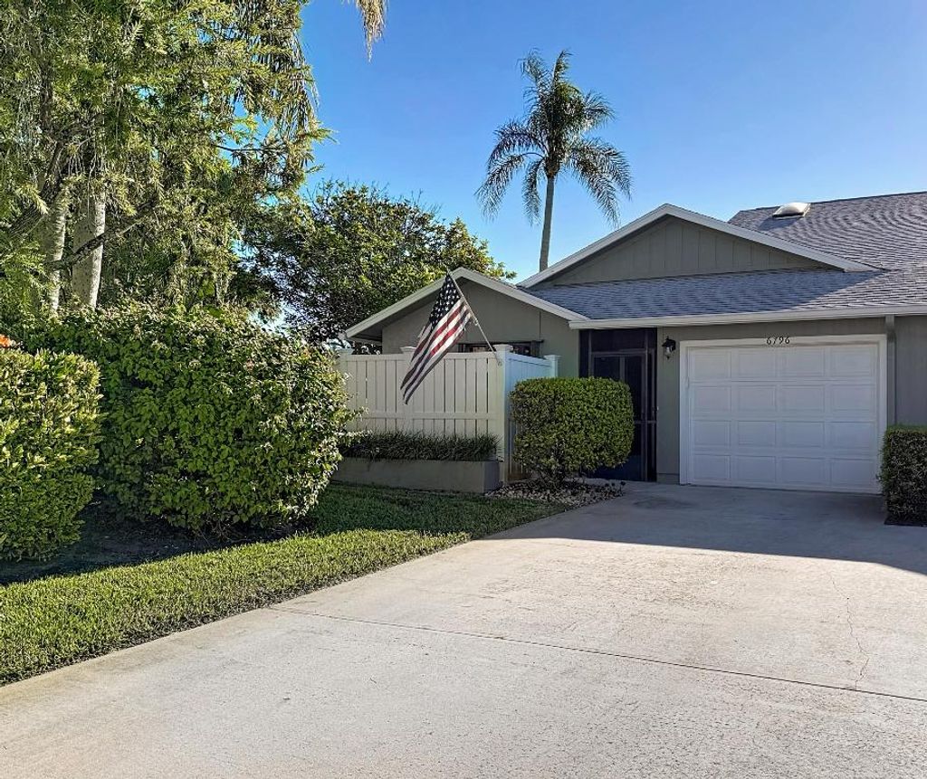Photo of 6796 SE Yorktown Drive, Hobe Sound, FL 33455 (MLS # R11140996)