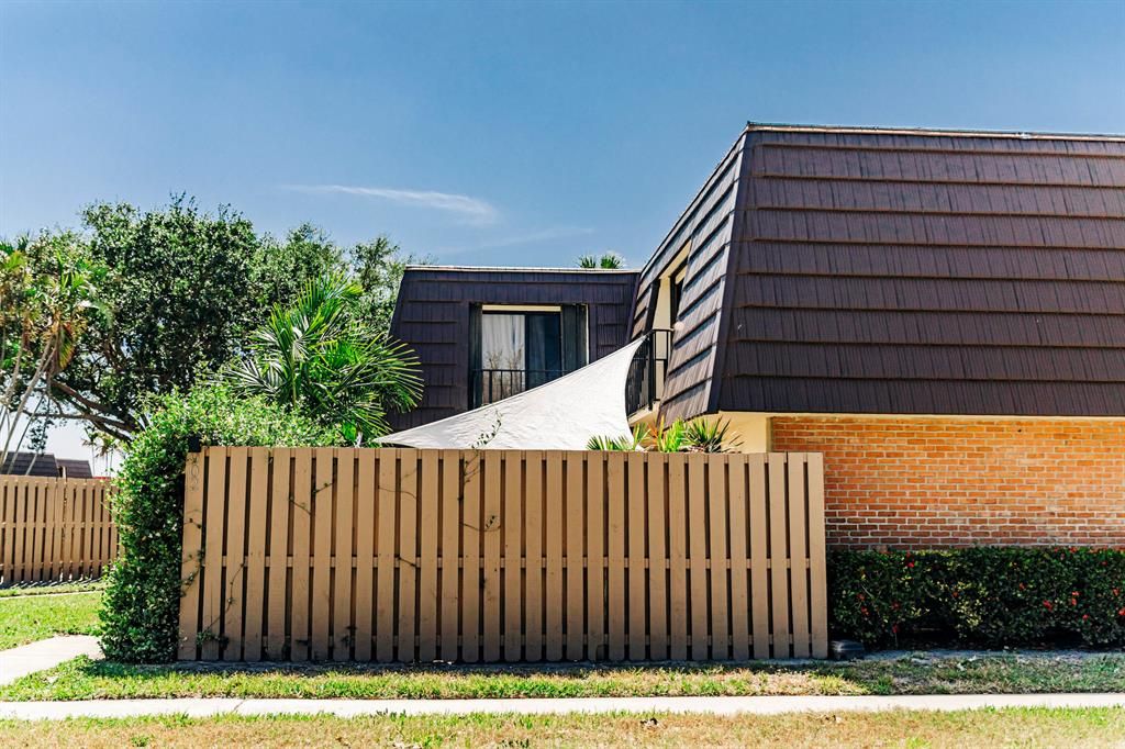 Photo of 902 9th Court, Palm Beach Gardens, FL 33410 (MLS # R10708432)