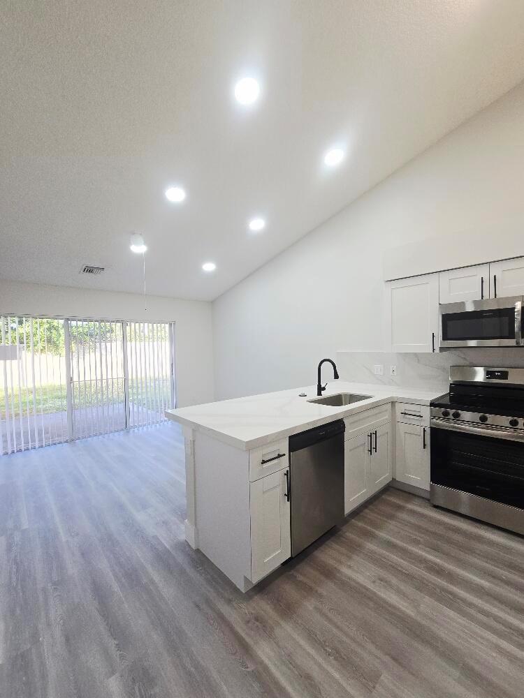 MEADOWLAND COVE 2 OF WELL - Residential