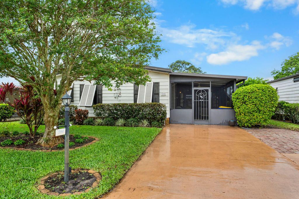 Photo of 7894 SE Saratoga Drive E, Hobe Sound, FL 33455 (MLS # B26013943)