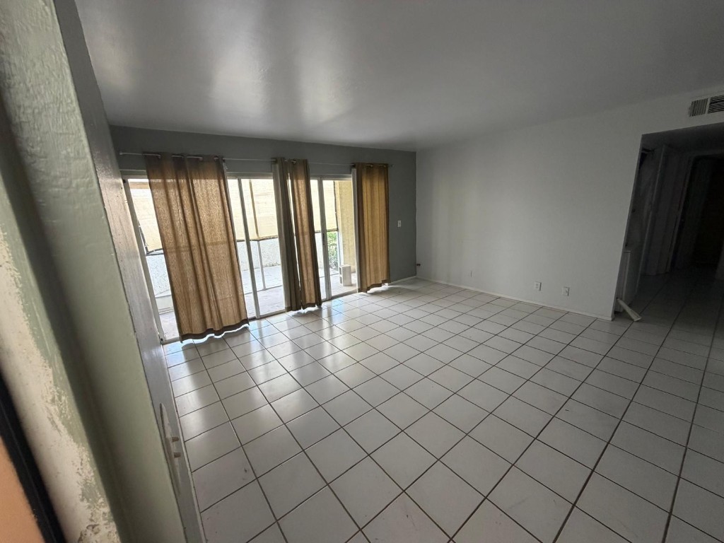 MIDPORT PLACE I A CONDO - Residential