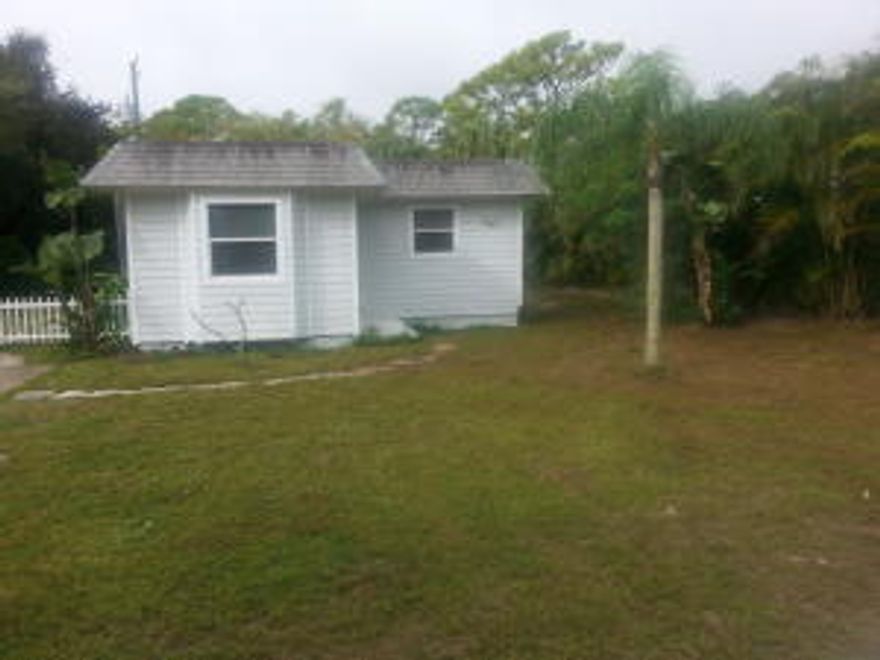 Completely Remodeled 2/1 River Views and Breezes. New A/C, Water Softener,Modern Kitchen and Bath. Washer/Dryer Hookup. Backs up to 3 acre property, very secluded.