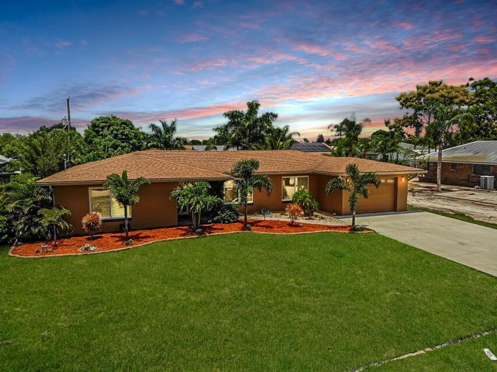 Photo of 717 SE White Avenue, Port Saint Lucie, FL 34983 (MLS # R11001370)