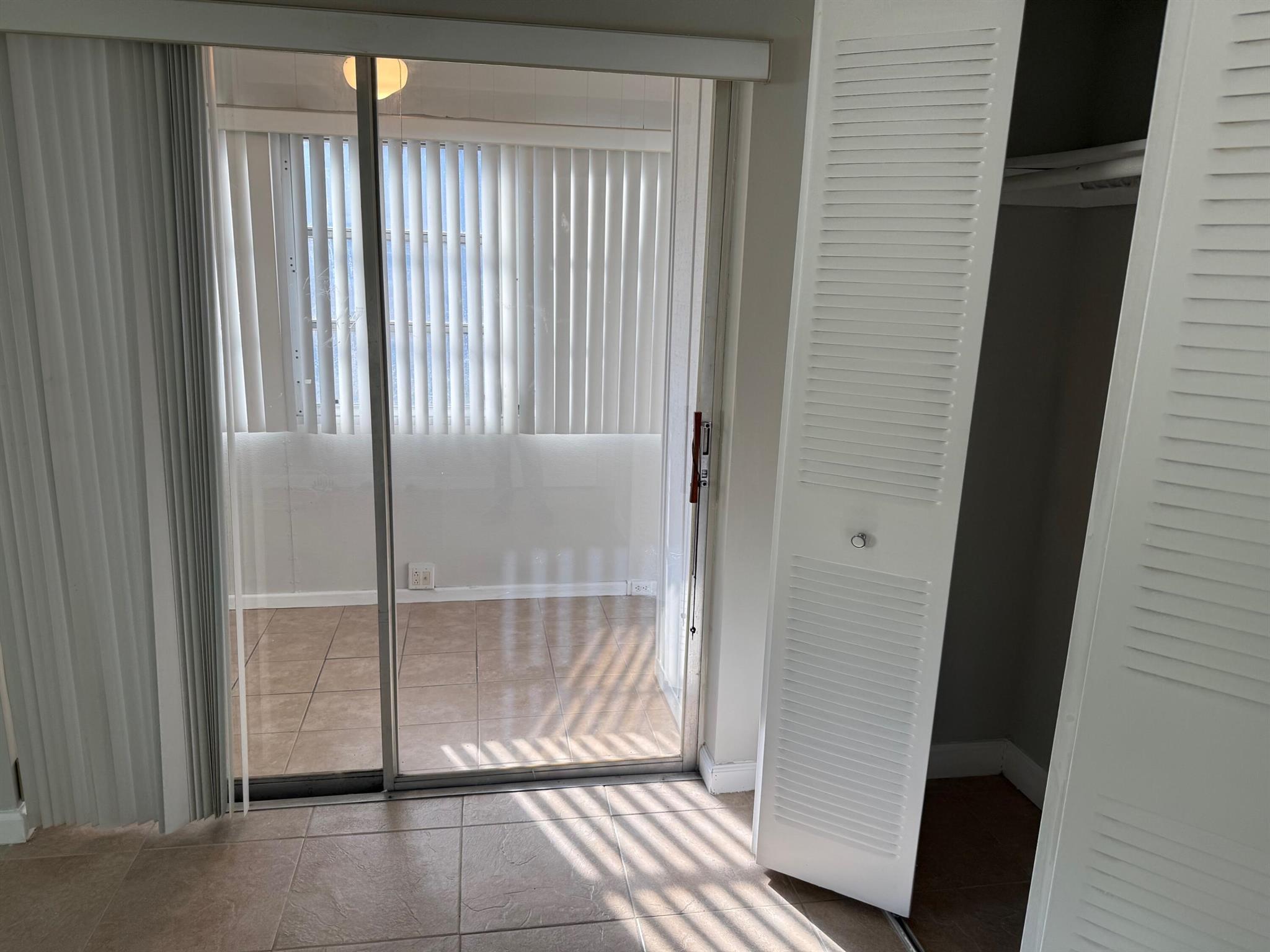 KINGS POINT FLANDERS COND - Residential