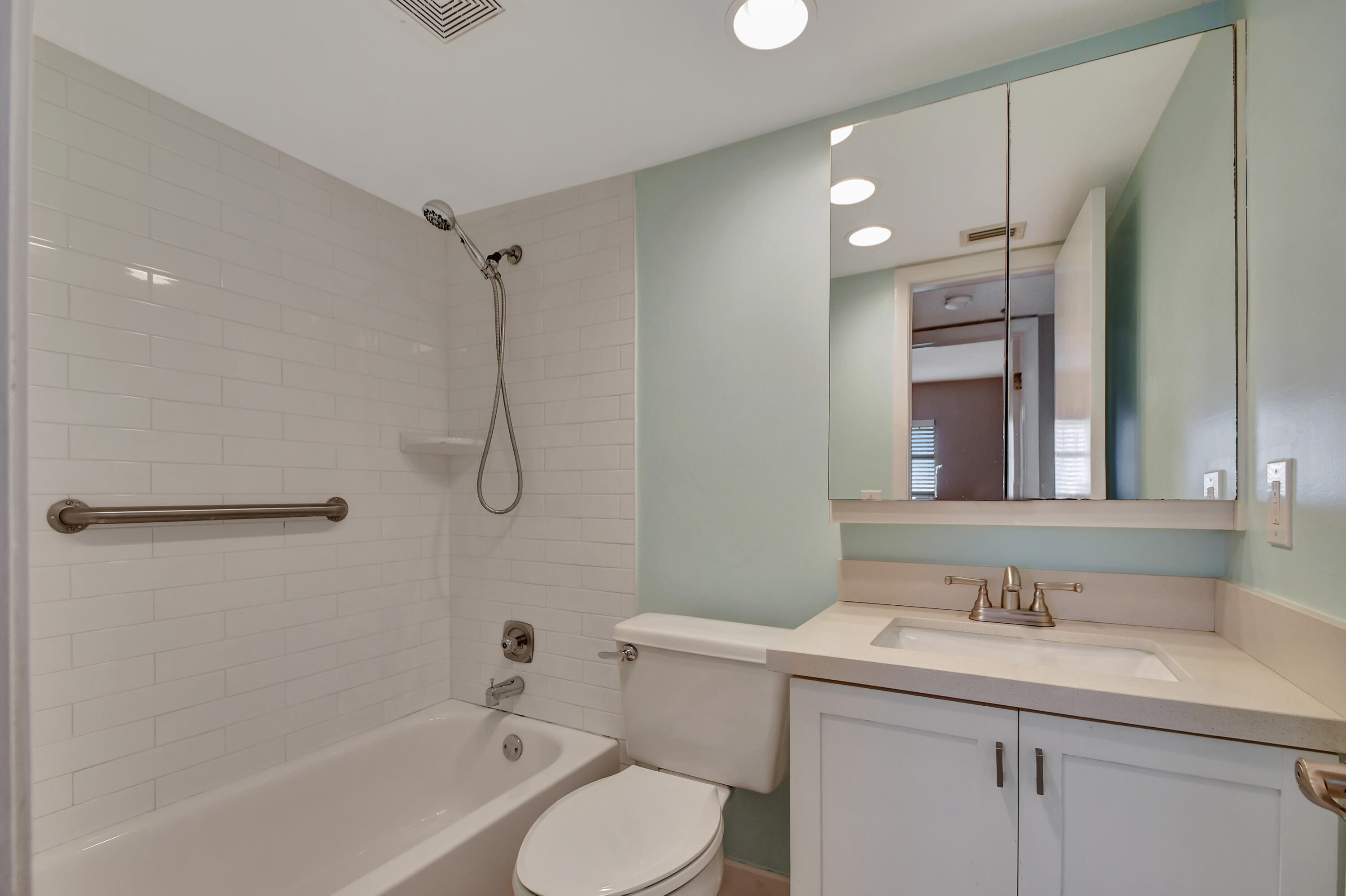 SUNRISE OF PALM BEACH CONDO 1,2,3,4, 14 AND 17 - Residential Lease