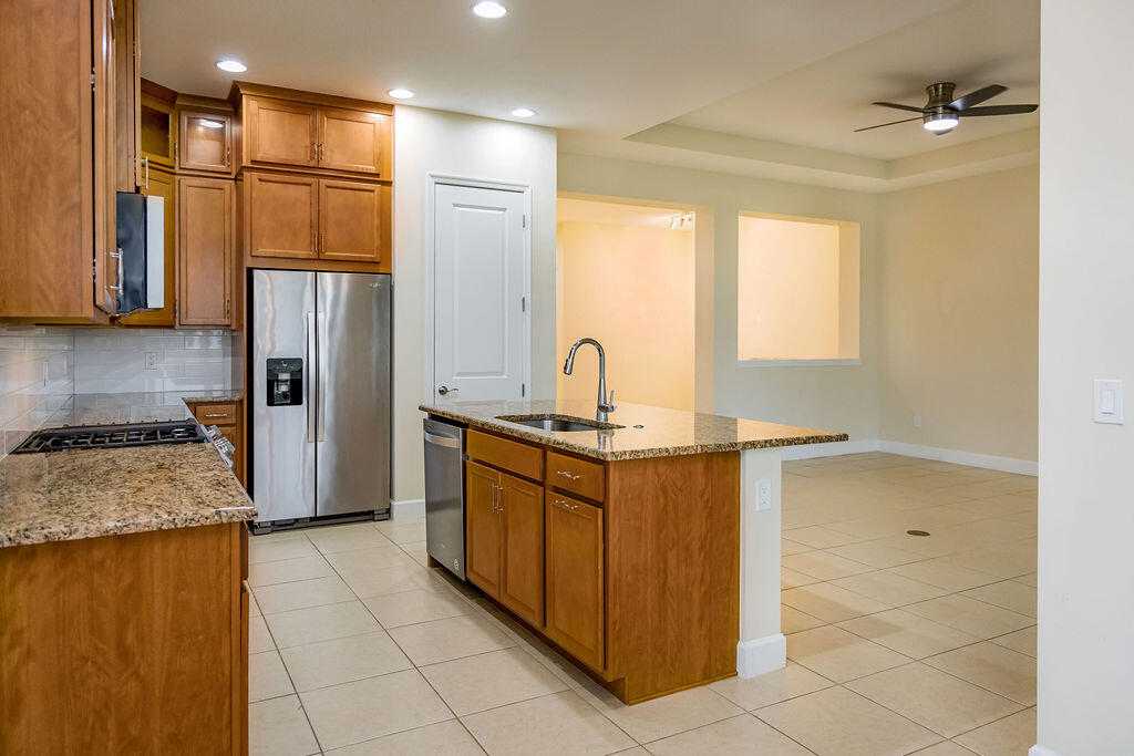 MEADOWS OF WESTLAKE - Residential Lease