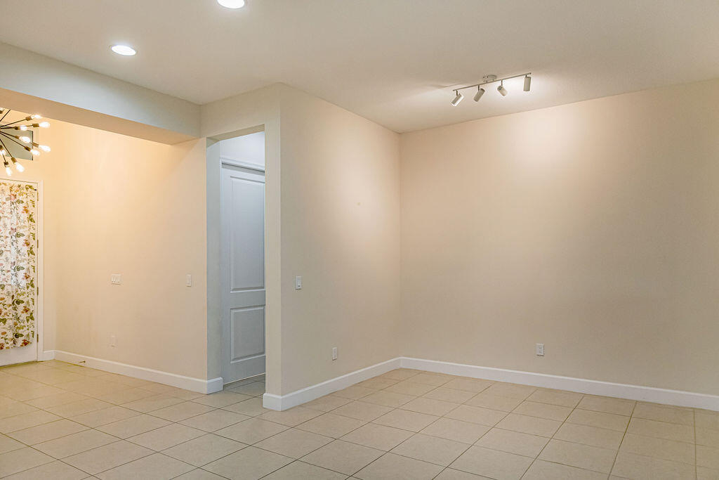 MEADOWS OF WESTLAKE - Residential Lease