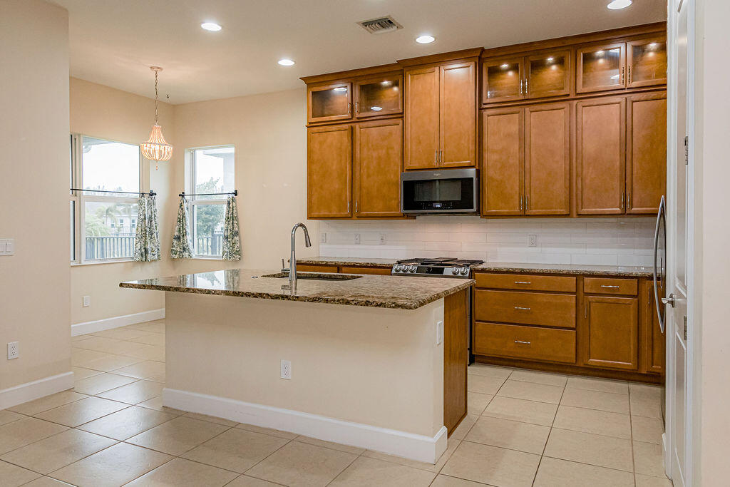 MEADOWS OF WESTLAKE - Residential Lease