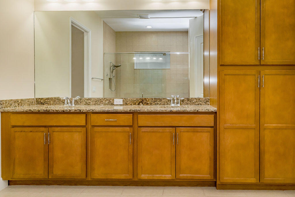 MEADOWS OF WESTLAKE - Residential Lease