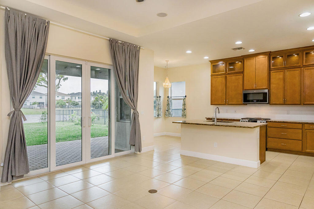 MEADOWS OF WESTLAKE - Residential Lease