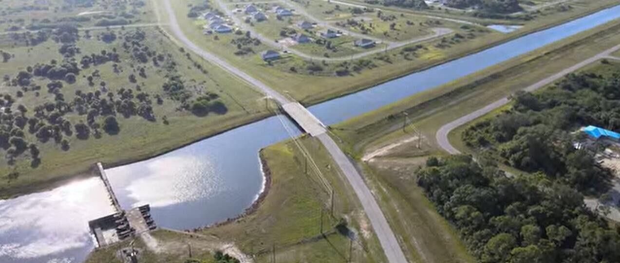 PORT LABELLE UNIT 10 - Land