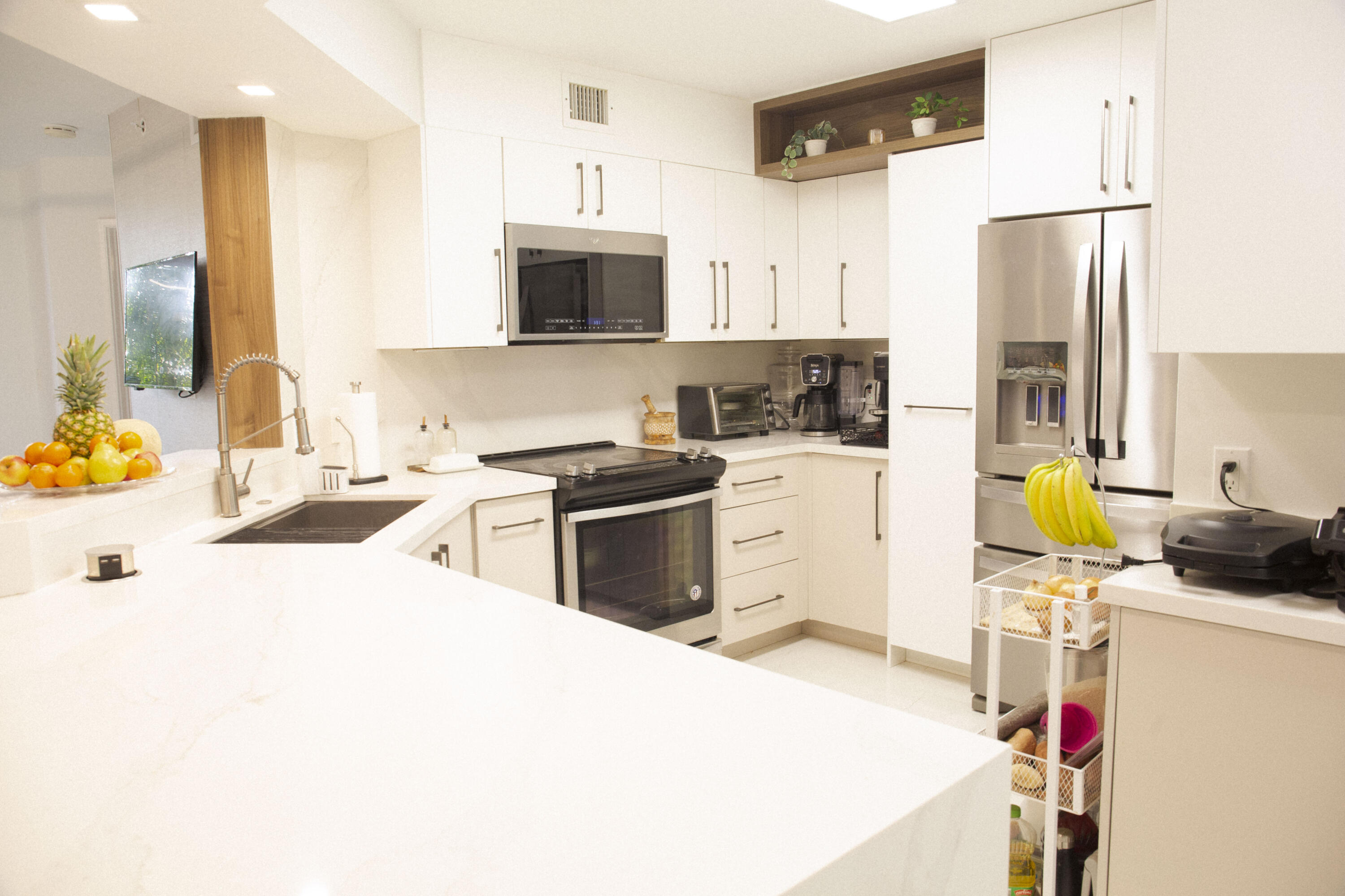 HYPOLUXOS MARINERS CAY CONDO - Residential