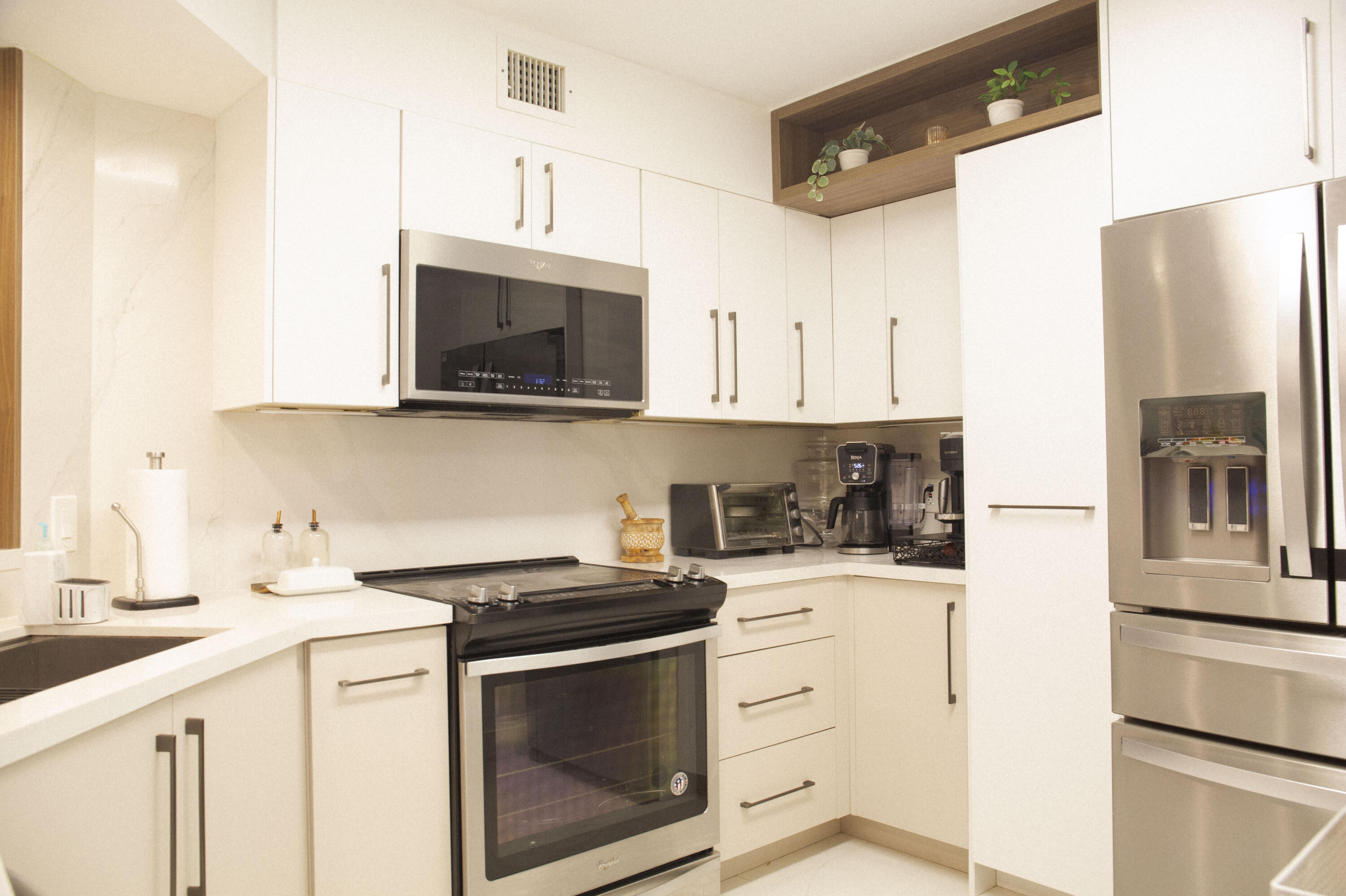 HYPOLUXOS MARINERS CAY CONDO - Residential