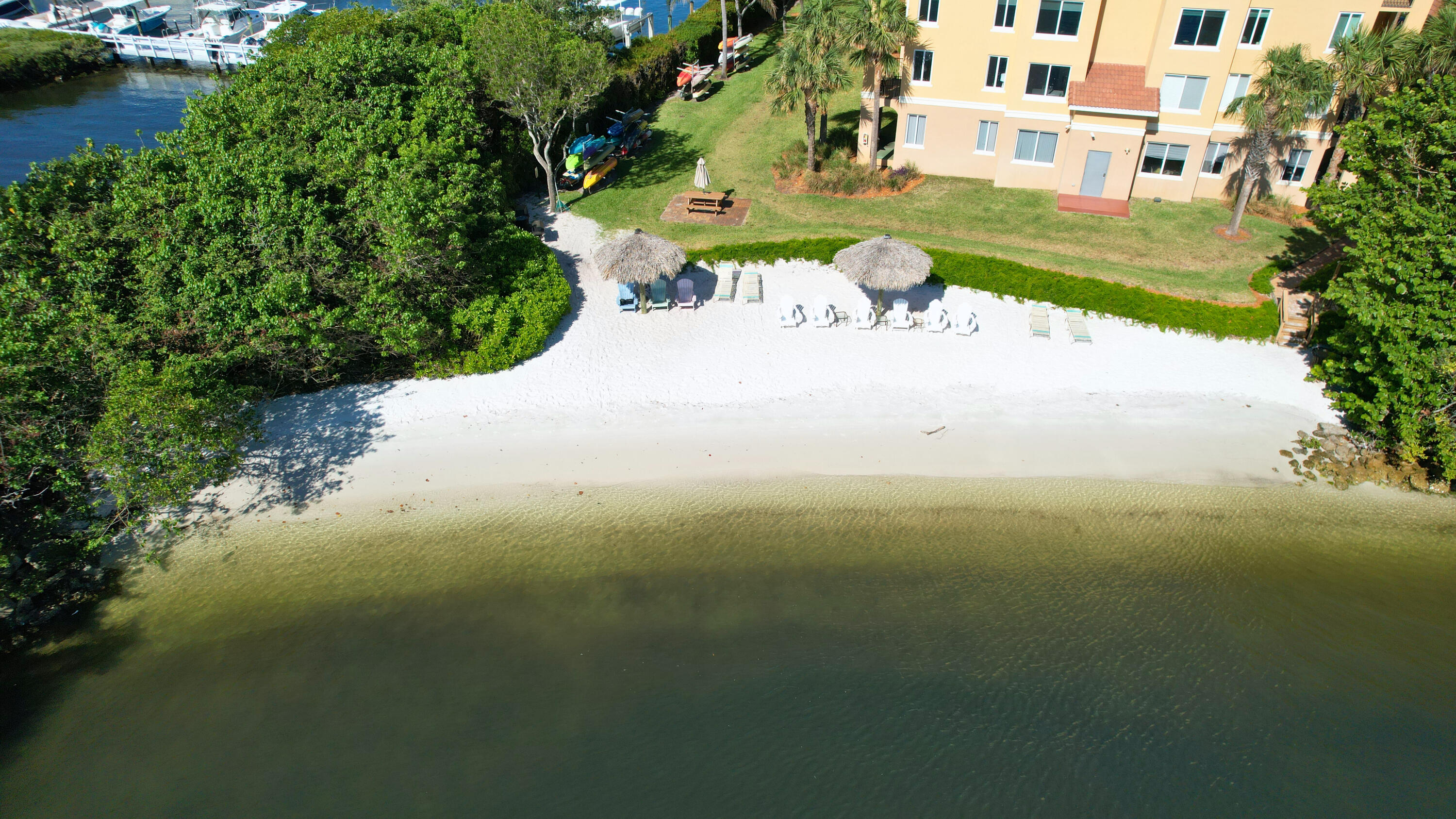 HYPOLUXOS MARINERS CAY CONDO - Residential