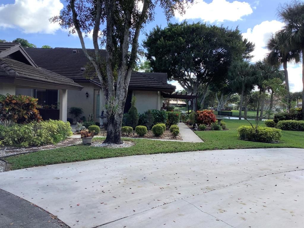Photo of 10119 Ashwood Place, Boynton Beach, FL 33437 (MLS # R10693287)