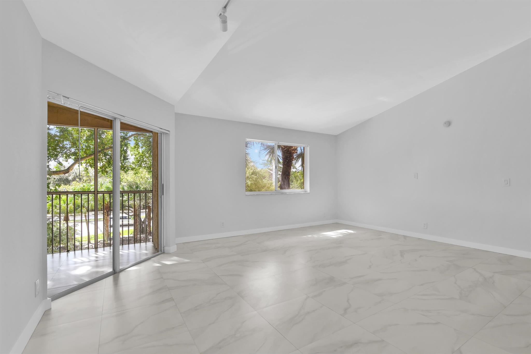 WINDWARD LAKES CONDO - Residential Lease