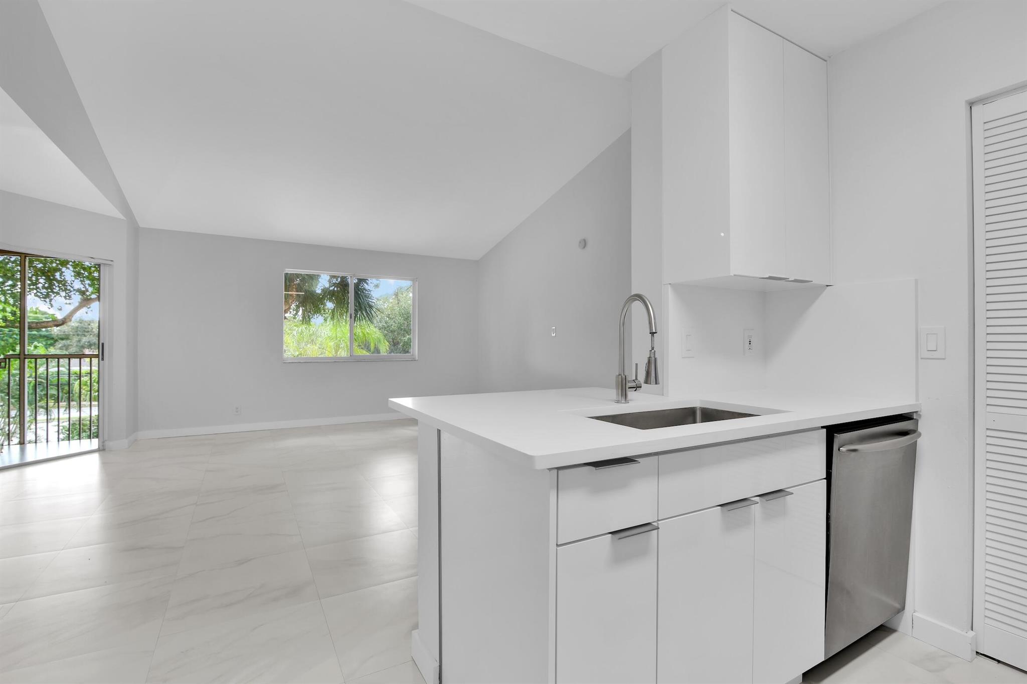 WINDWARD LAKES CONDO - Residential Lease