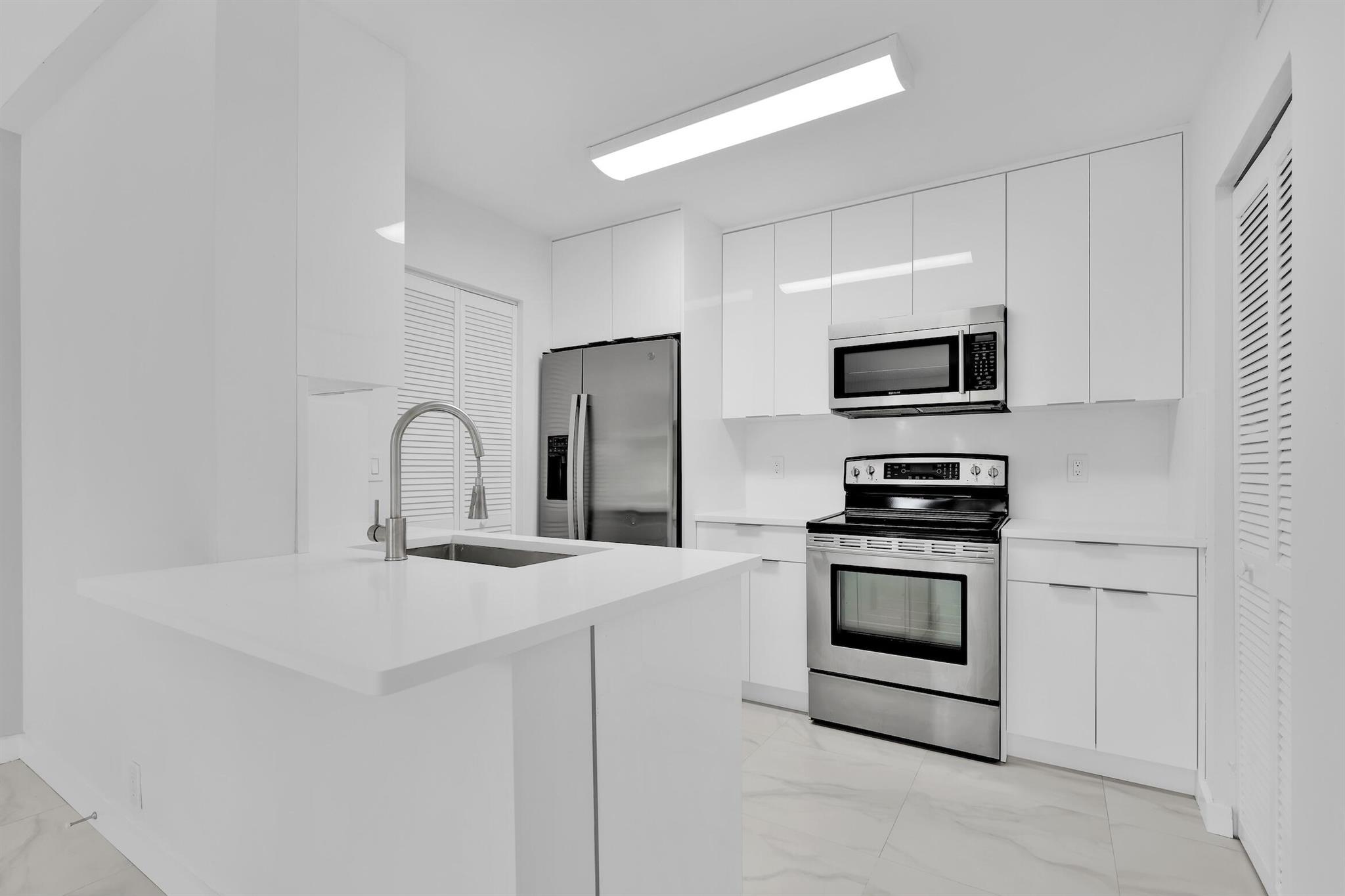 WINDWARD LAKES CONDO - Residential Lease