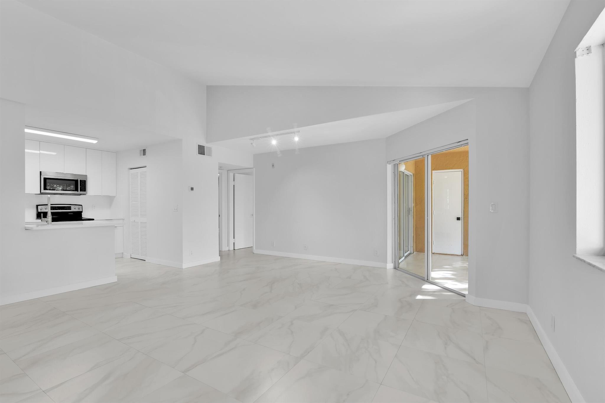 WINDWARD LAKES CONDO - Residential Lease