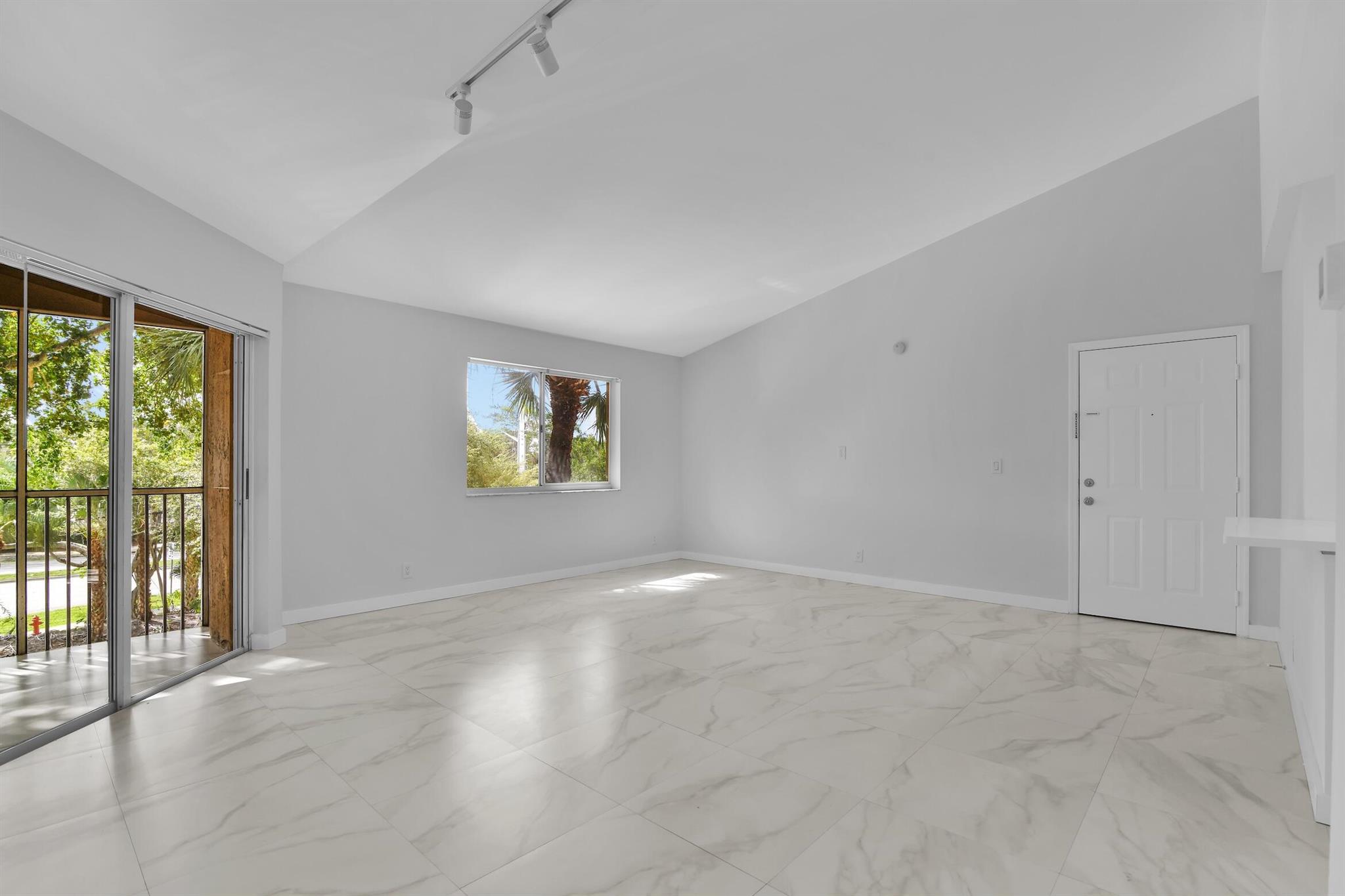 WINDWARD LAKES CONDO - Residential Lease