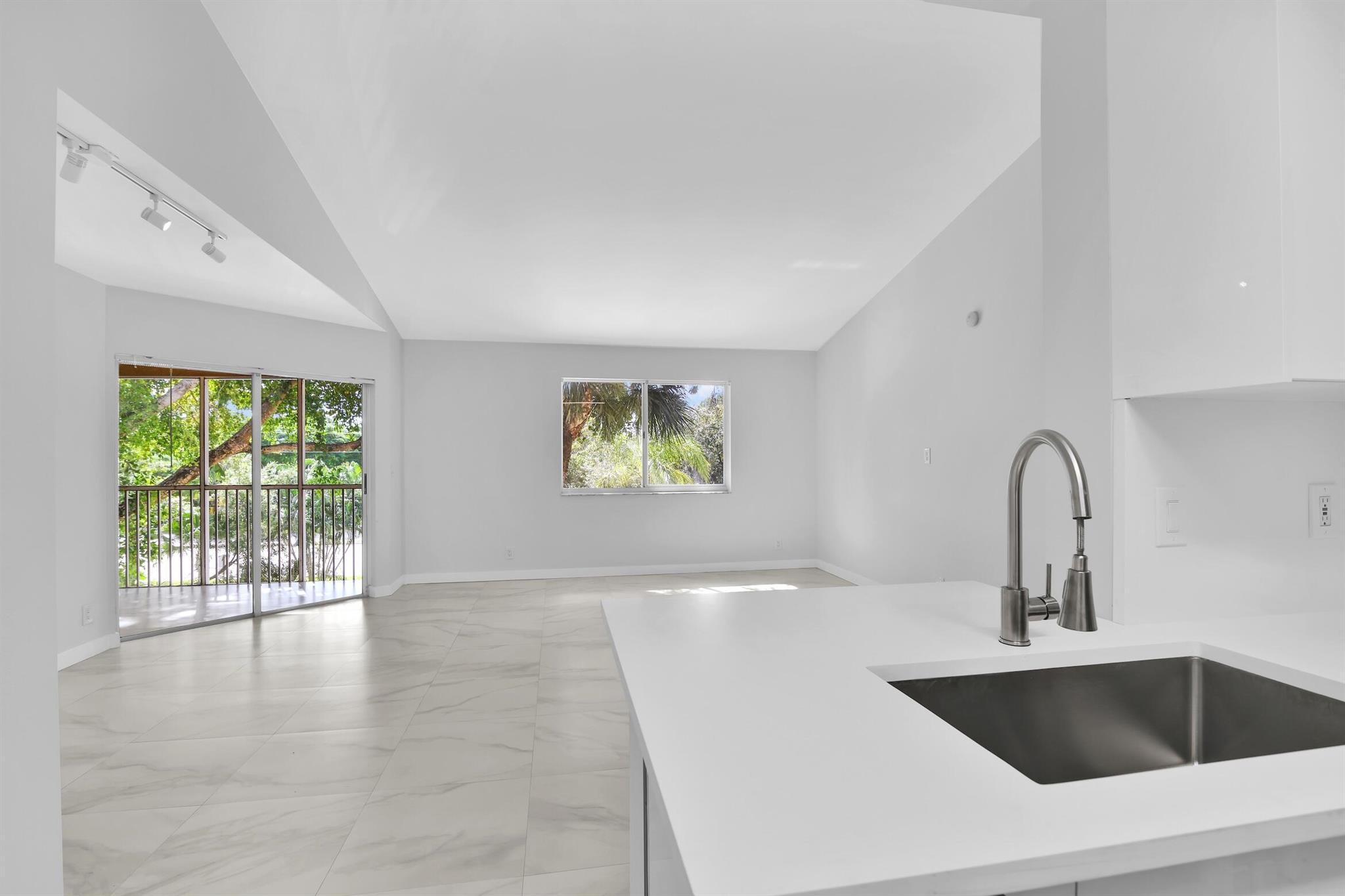 WINDWARD LAKES CONDO - Residential Lease