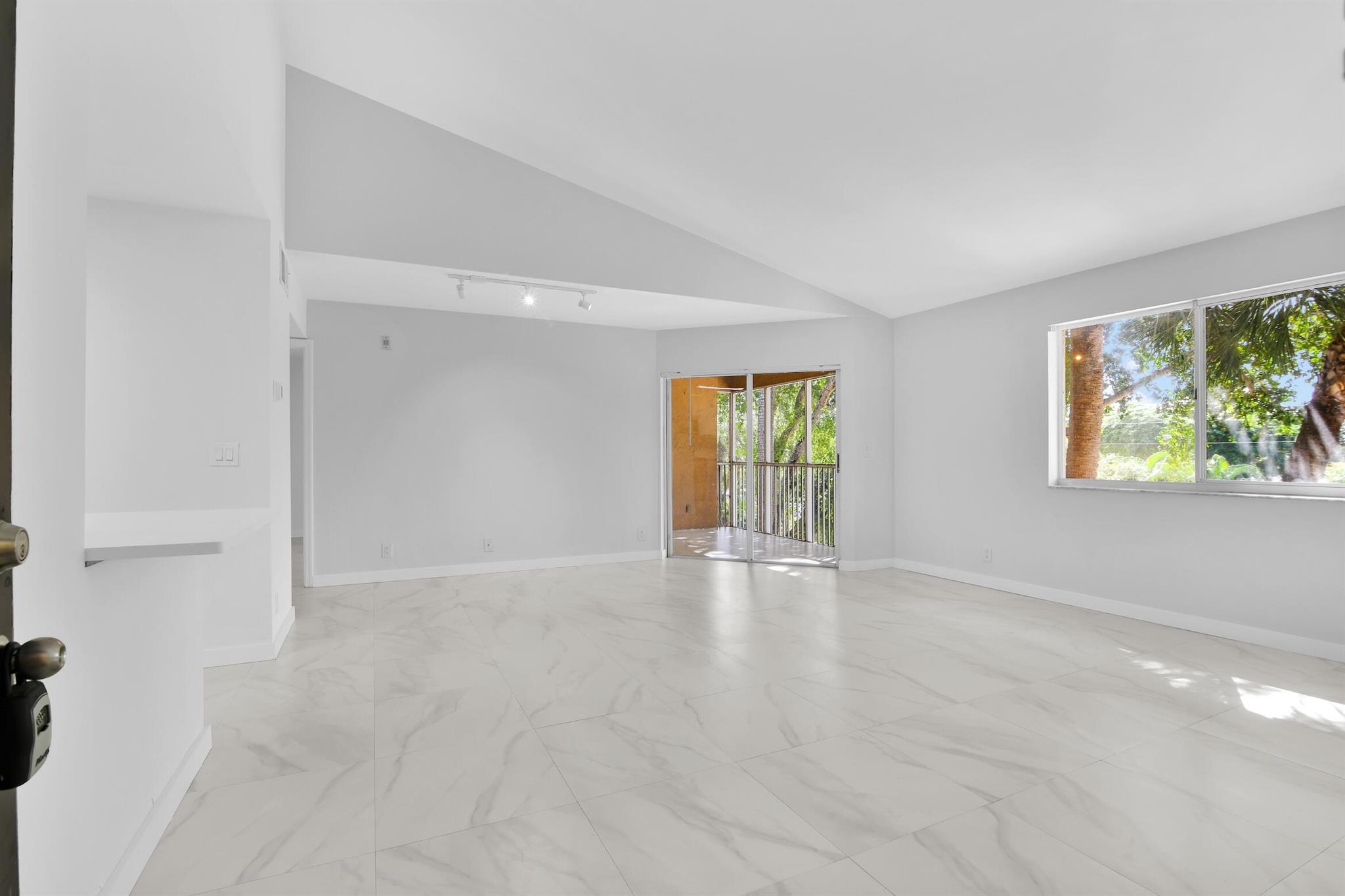 WINDWARD LAKES CONDO - Residential Lease