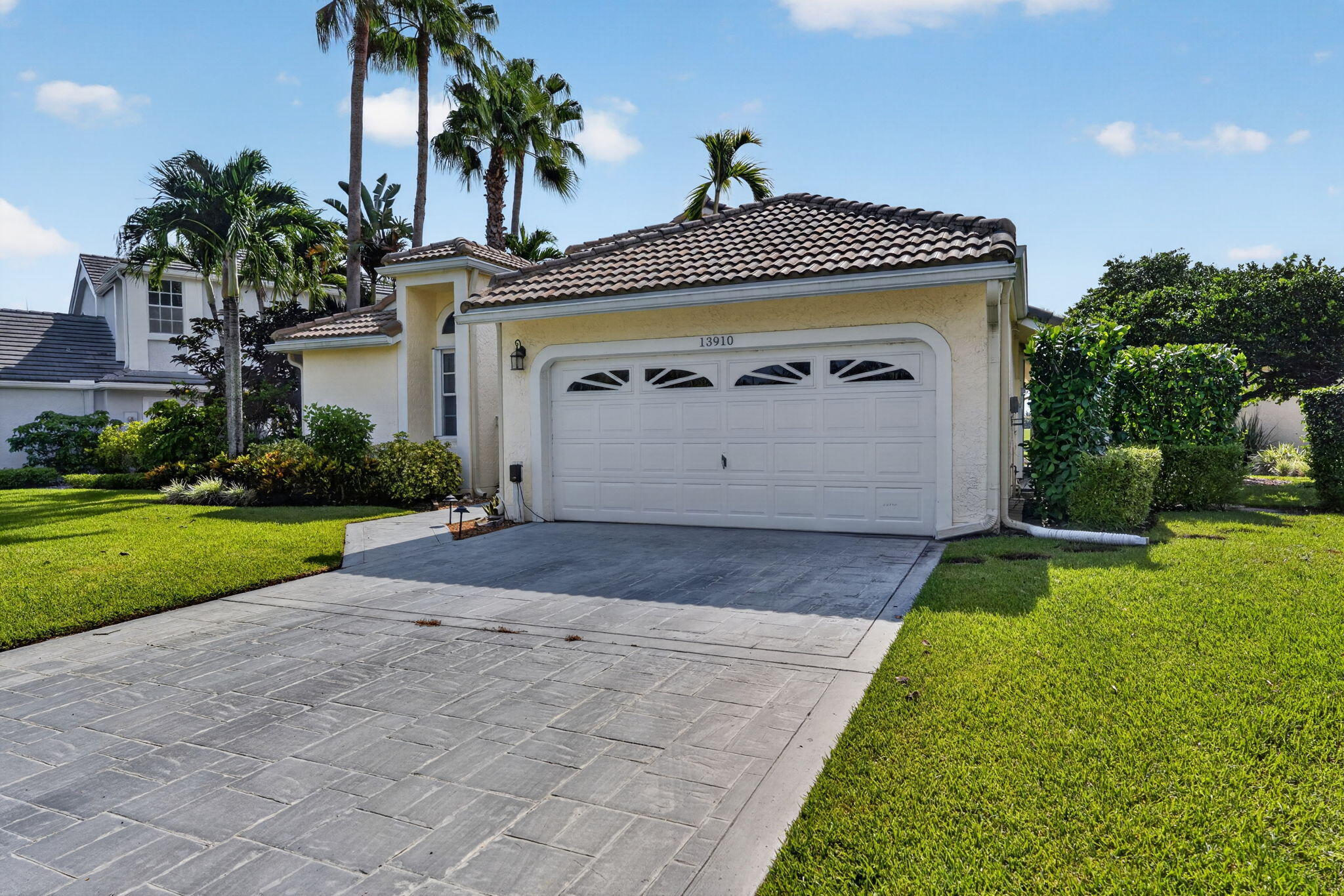 13910 Cross Pointe Court