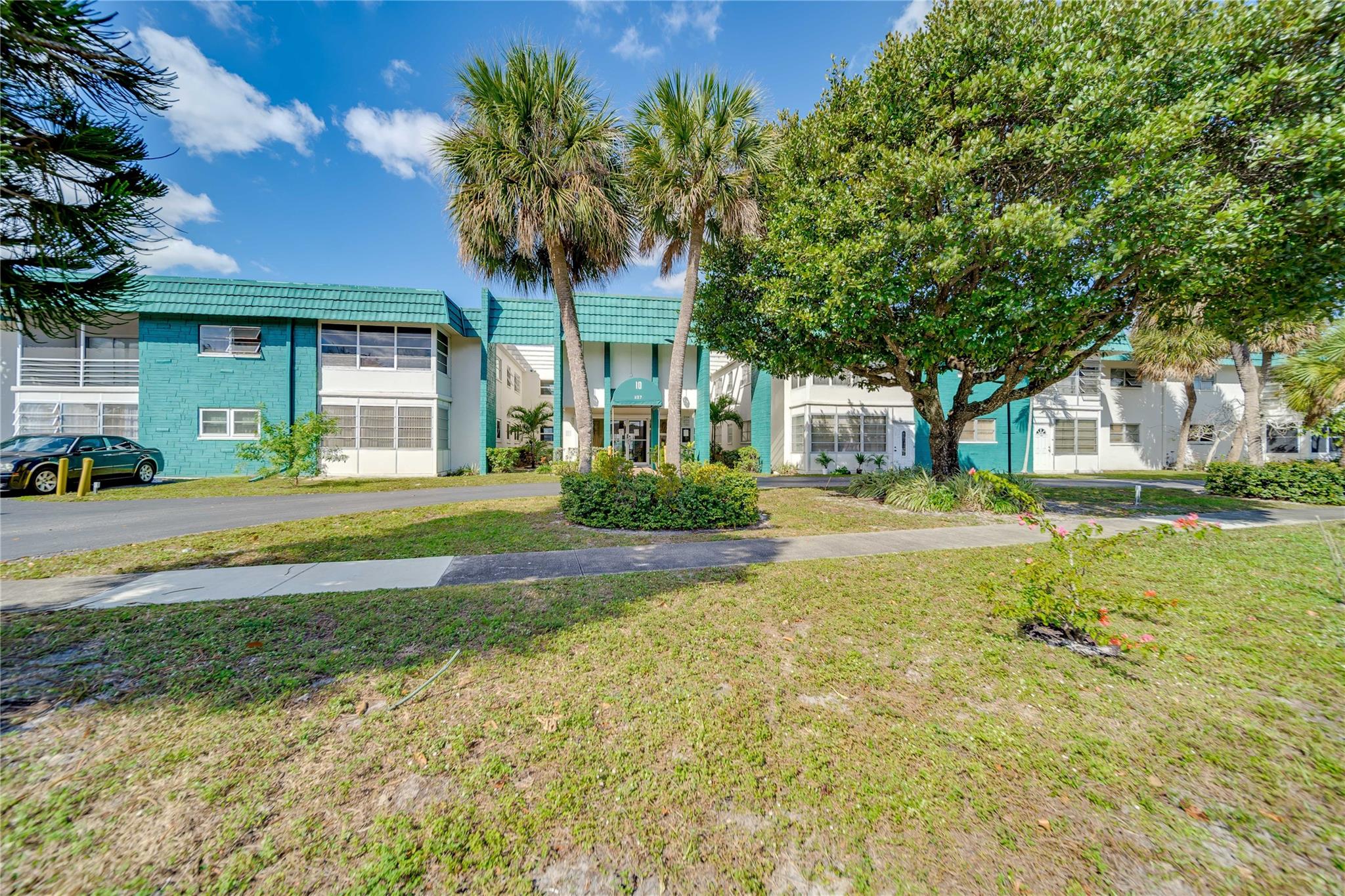 TOTALLY RENOVATED 2 BED/2 BATH CORNER UNIT IN CASTLE GARDENS 55+ COMMUNITY. LARGE LIVING AND DINING COMBINATION AREA, EAT-IN KITCHEN. UPDATED KITCHEN FEATURES GRANITE COUNTERTOP WITH BEAUTIFUL MOSIAC TILED BACLSPLASH, PANTRY, AND NEW APPLIANCES. UNIT HAS TILED FLOORS THROUGHOUT EXCEPT FOR THE BEDROOMS AND PRIMARY BATHROOM THAT HAS VINYL. UNIT FEATURES A COSEY PRIVATE ENCLOSED PATIO. ENGAGE IN THE COMMUNITY ACTIVITIES: 3 HEATED POOLS, BOWLING ALLEY, MEN'S AND WOMEN'S GYM AND SAUNA, BILLARD ROOM, COURTESY BUS, SHUFFLE BOARD, LIBRARY, AND THEARTRE. KEYED ENTRANCE TO BUILDIN AND ROVING SECURITY PATROL IN NEIGHBORHOOD. CLOSE TO HIGHWAYS, SHOPPING, RESTAURANTS & HOSPITAL. PROPERTY CAN ALSO BE LEASED WITH OPTION TO PURCHASE, IF QUALIFIED.