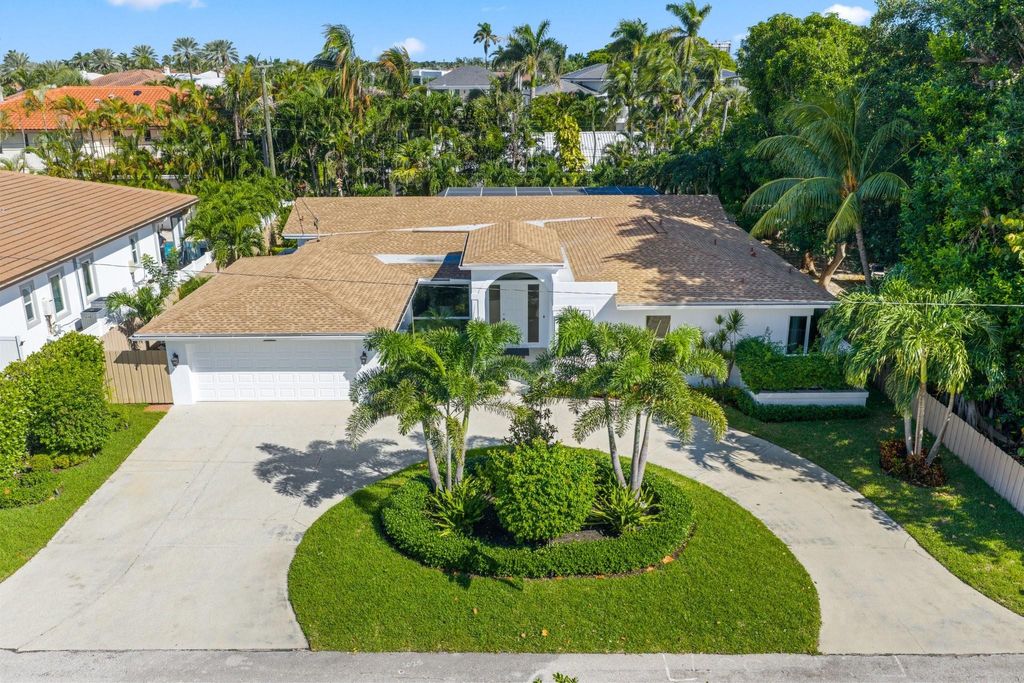 Photo of 735 NE 6th Street, Boca Raton, FL 33432 (MLS # F10529068)