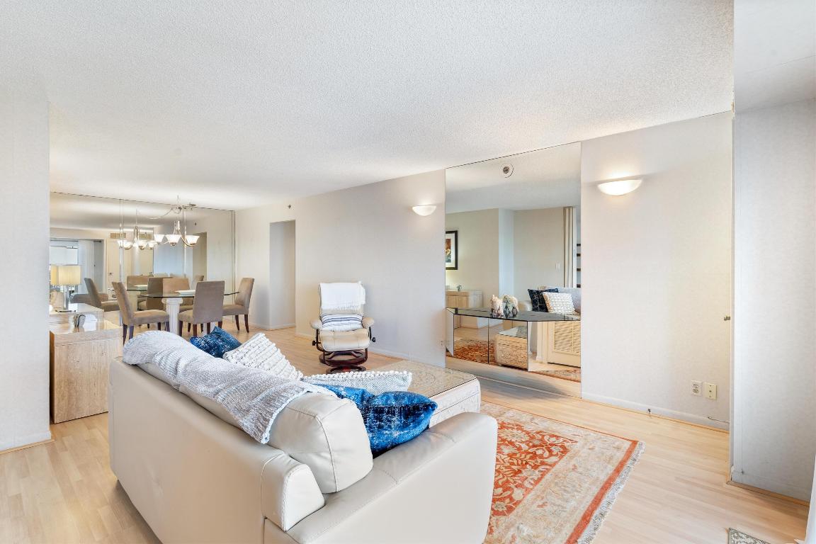 3215 S Ocean Boulevard 906