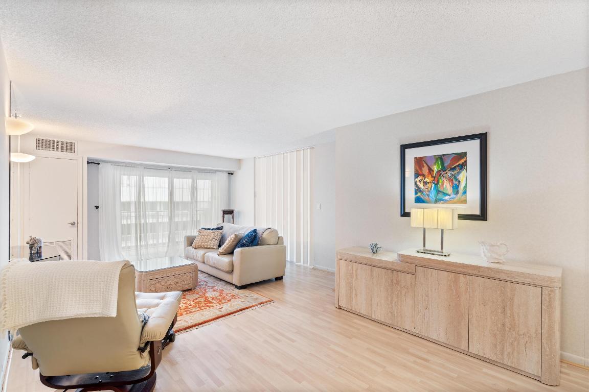 3215 S Ocean Boulevard 906