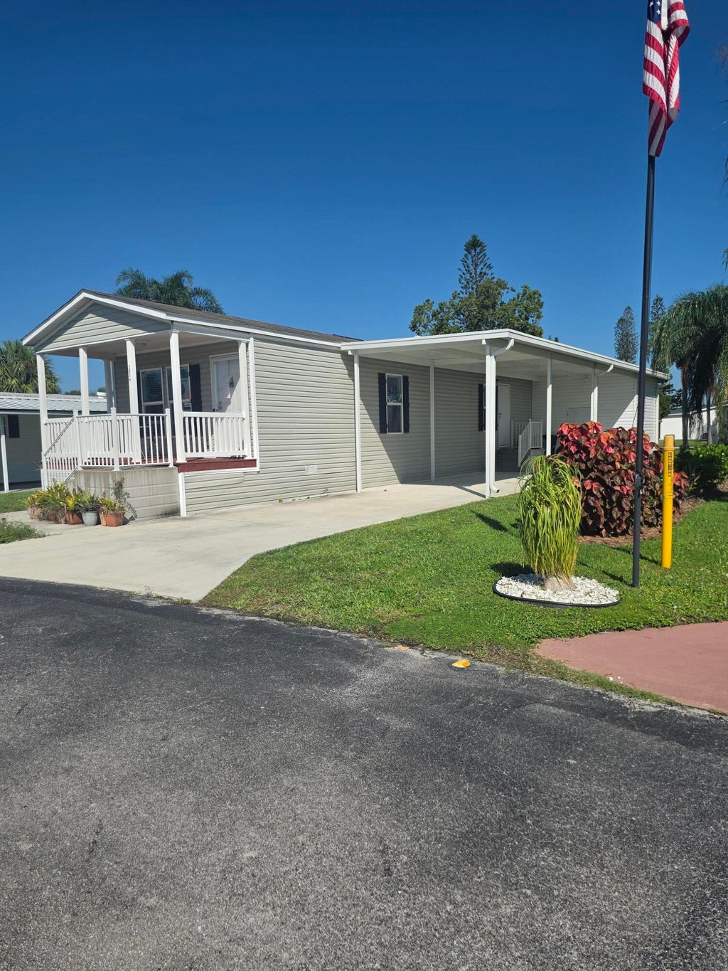 Photo of 202 Flamingo Avenue, Fort Pierce, FL 34982 (MLS # B26072063)
