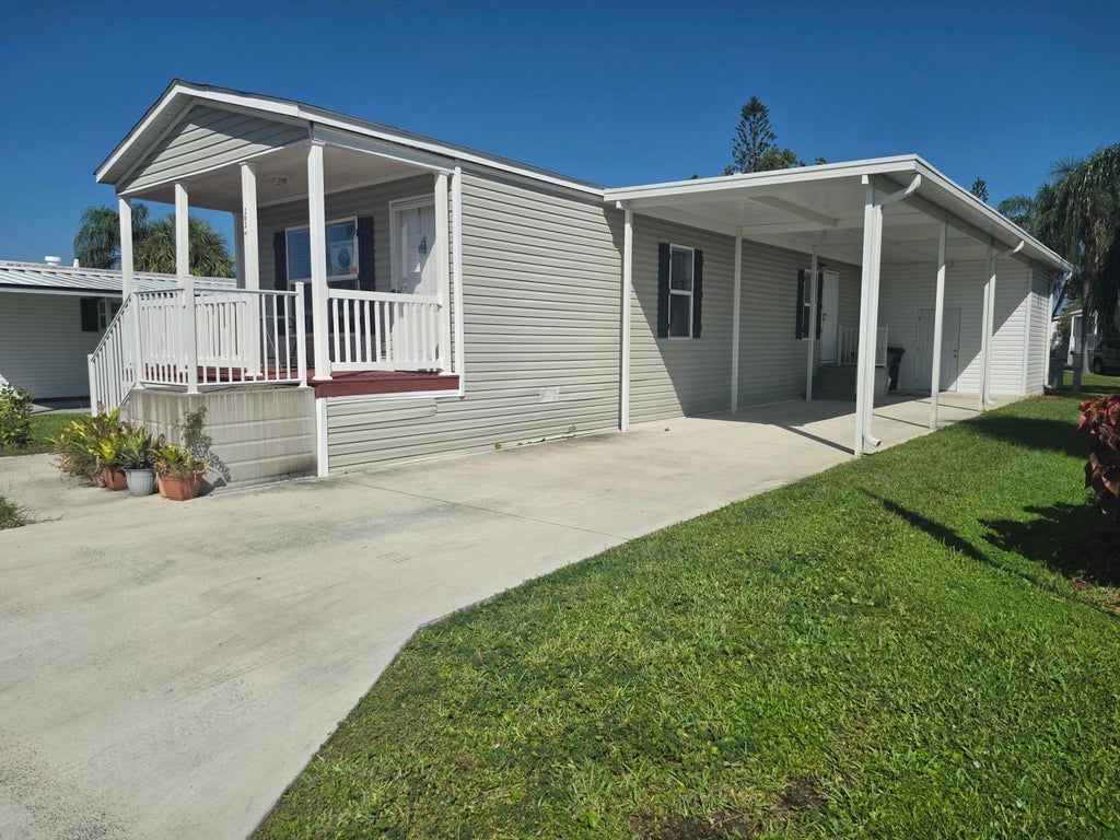 Photo of 202 Flamingo Avenue, Fort Pierce, FL 34982 (MLS # B26072063)