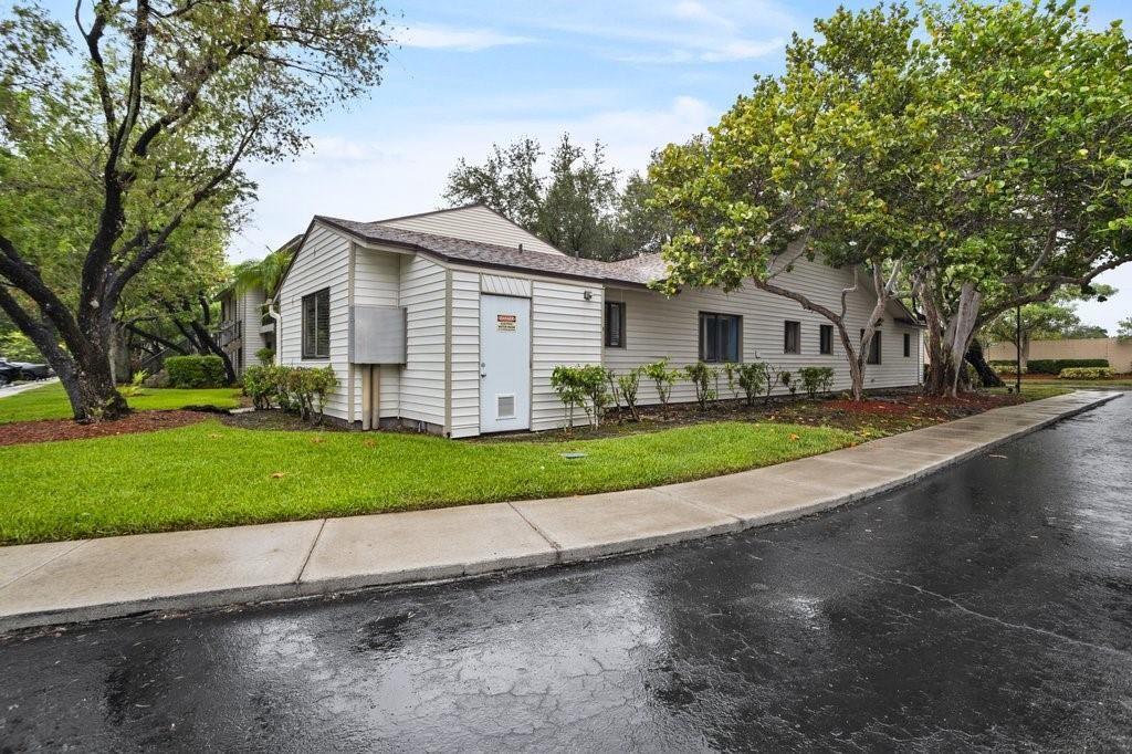 9824 NW 36th St 9824