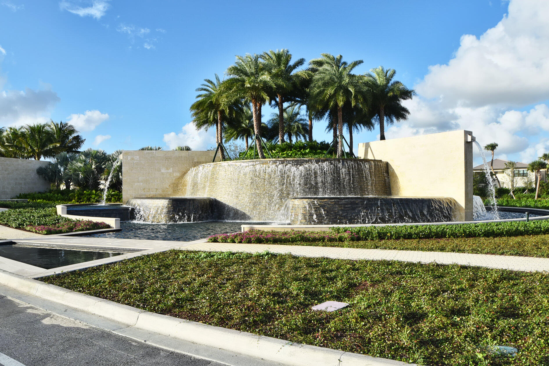 SEVEN BRIDGES - Residential