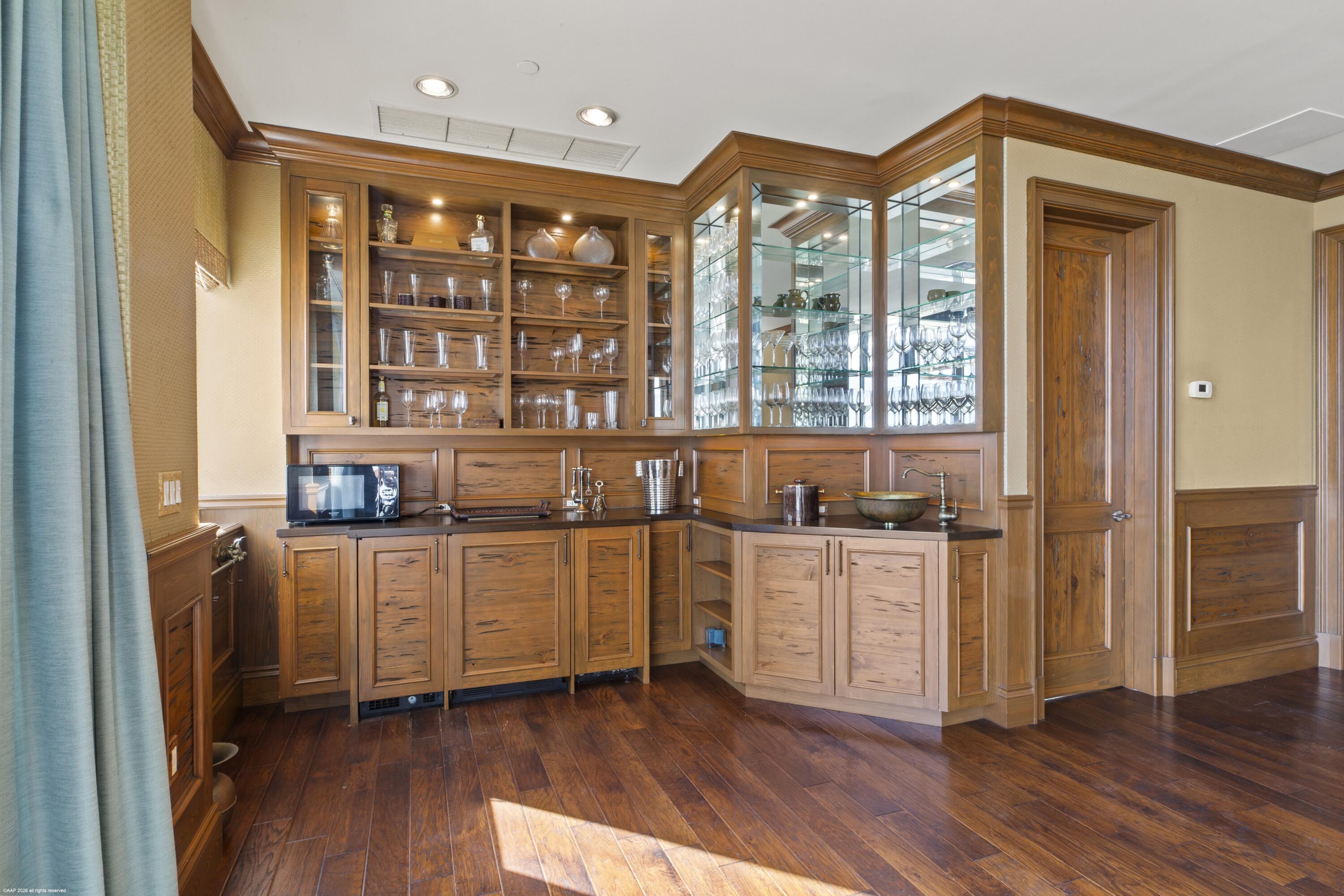 ONE SINGER ISLAND CONDO - Residential