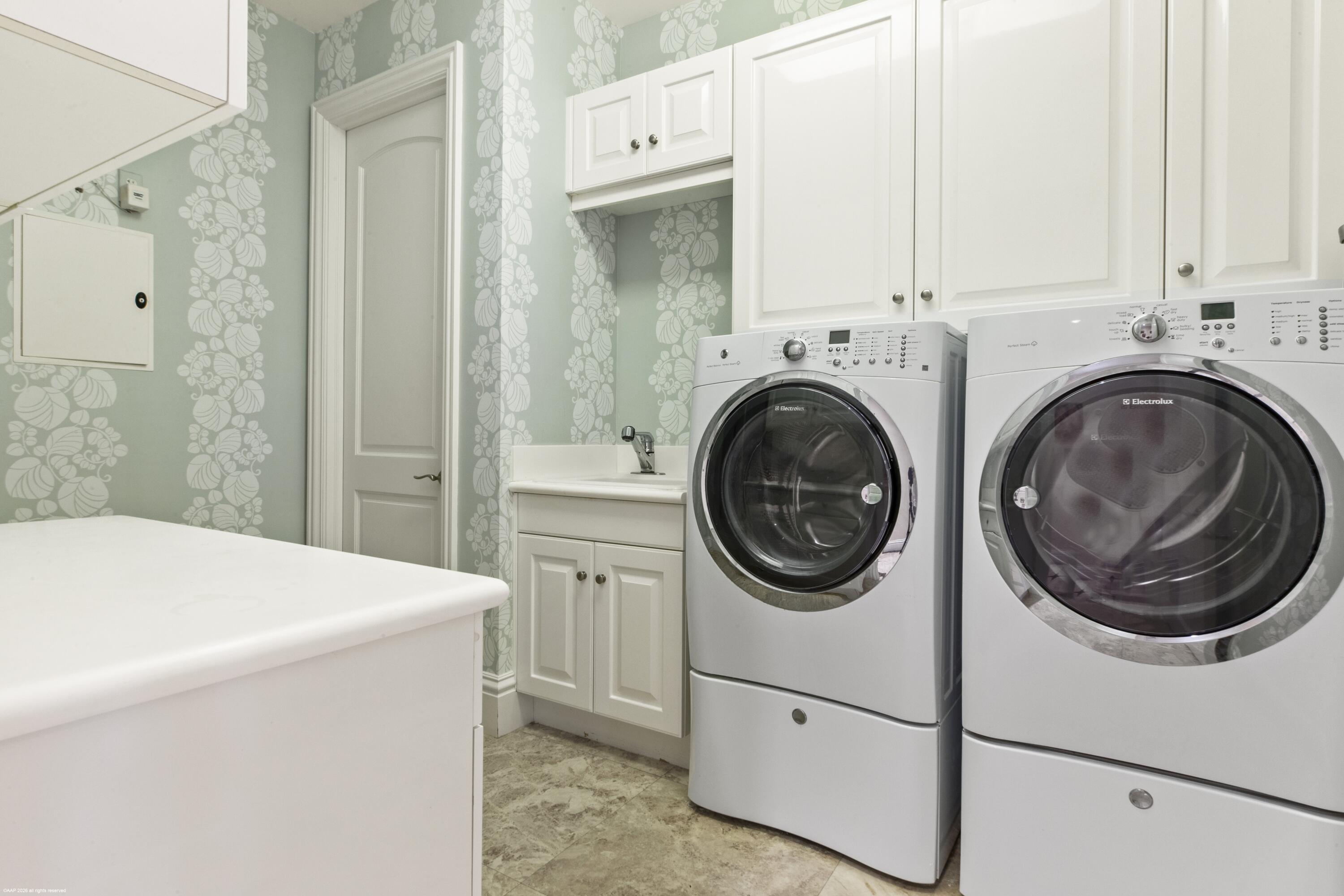 ONE SINGER ISLAND CONDO - Residential