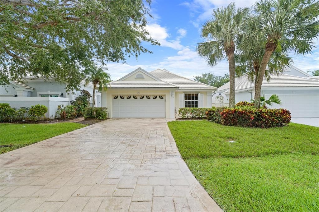 Photo of 1 Blenheim Court, Palm Beach Gardens, FL 33418 (MLS # R10731729)