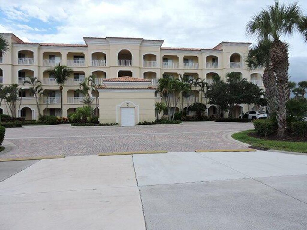 Photo of 10 Harbour Isle Drive E #206, Fort Pierce, FL 34949 (MLS # R10730491)