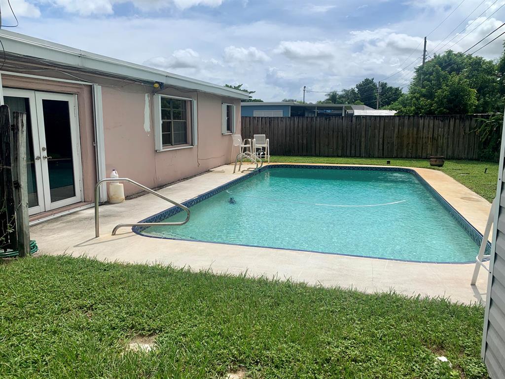 SEMINOLE MANOR 2 - Residential