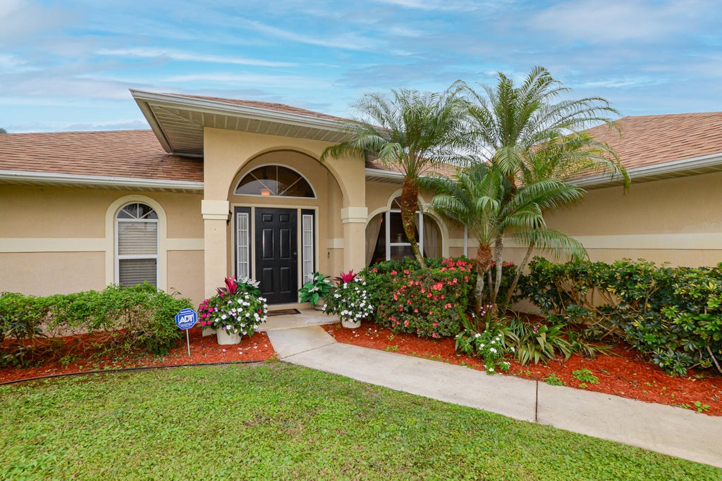 Photo of 1014 SW Charcoal Avenue, Port Saint Lucie, FL 34953 (MLS # R11053299)