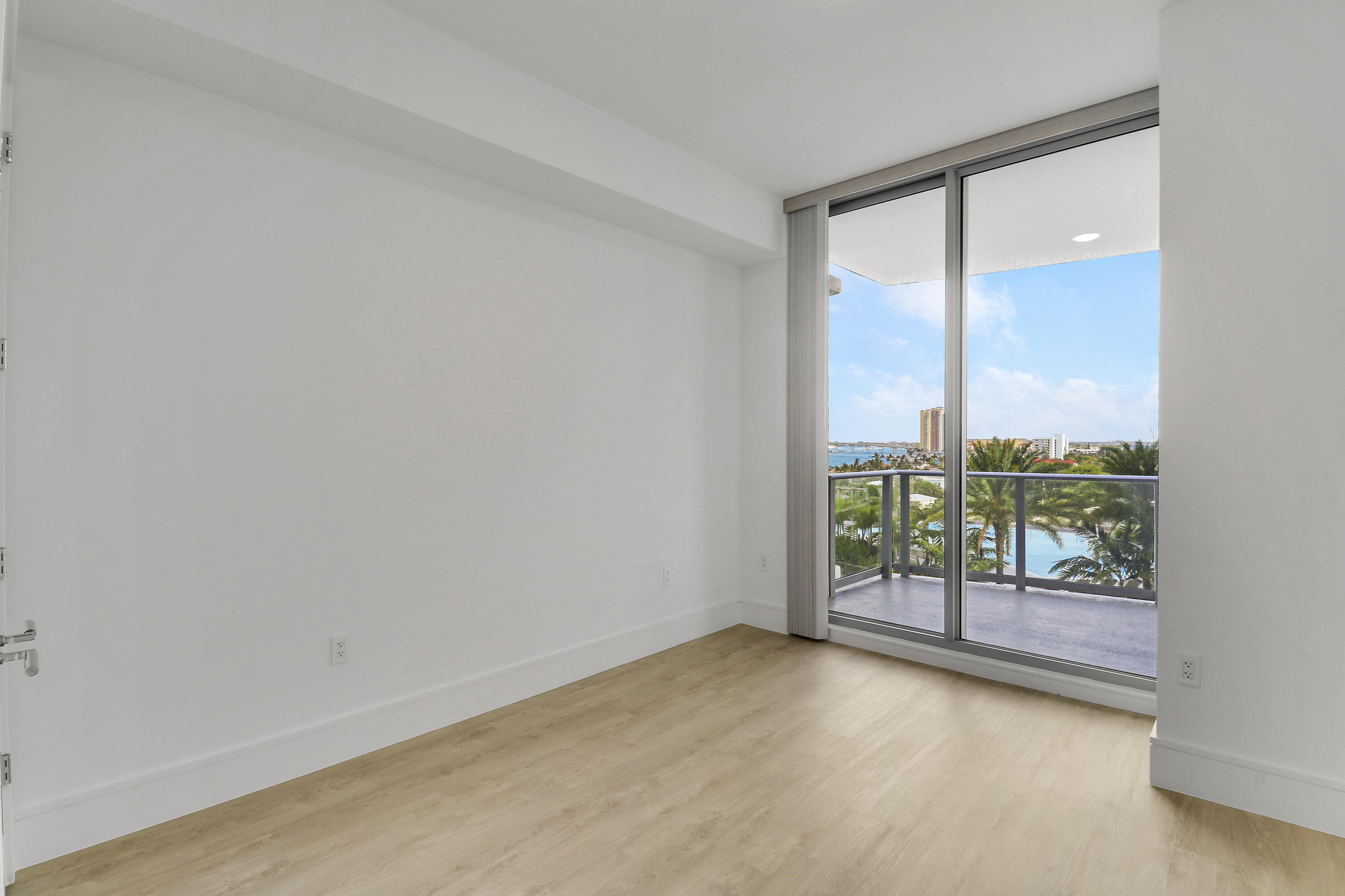 NAUTILUS 220 CONDO - Residential