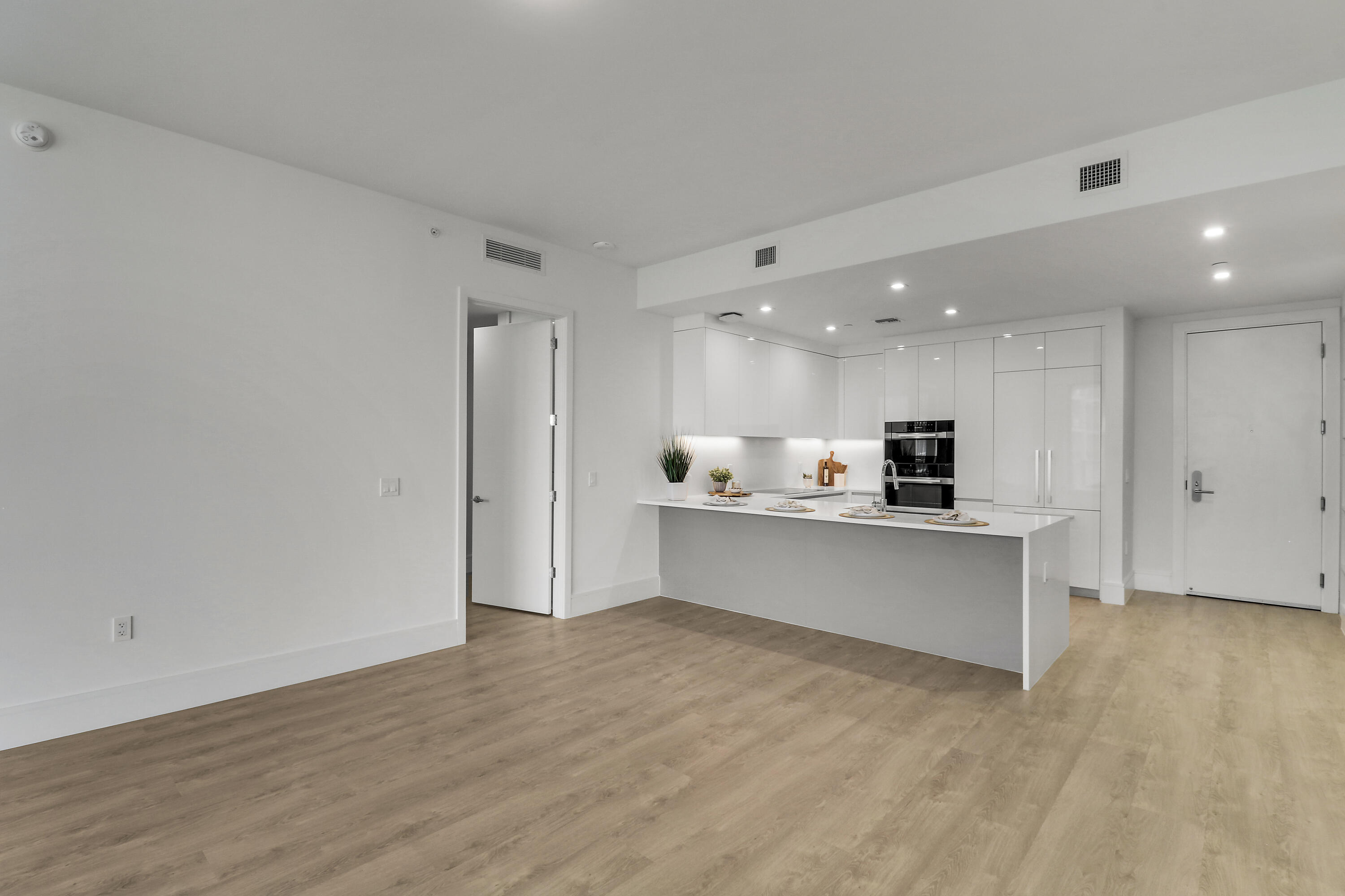 NAUTILUS 220 CONDO - Residential